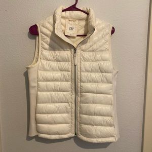 GAP Vest. NWOT